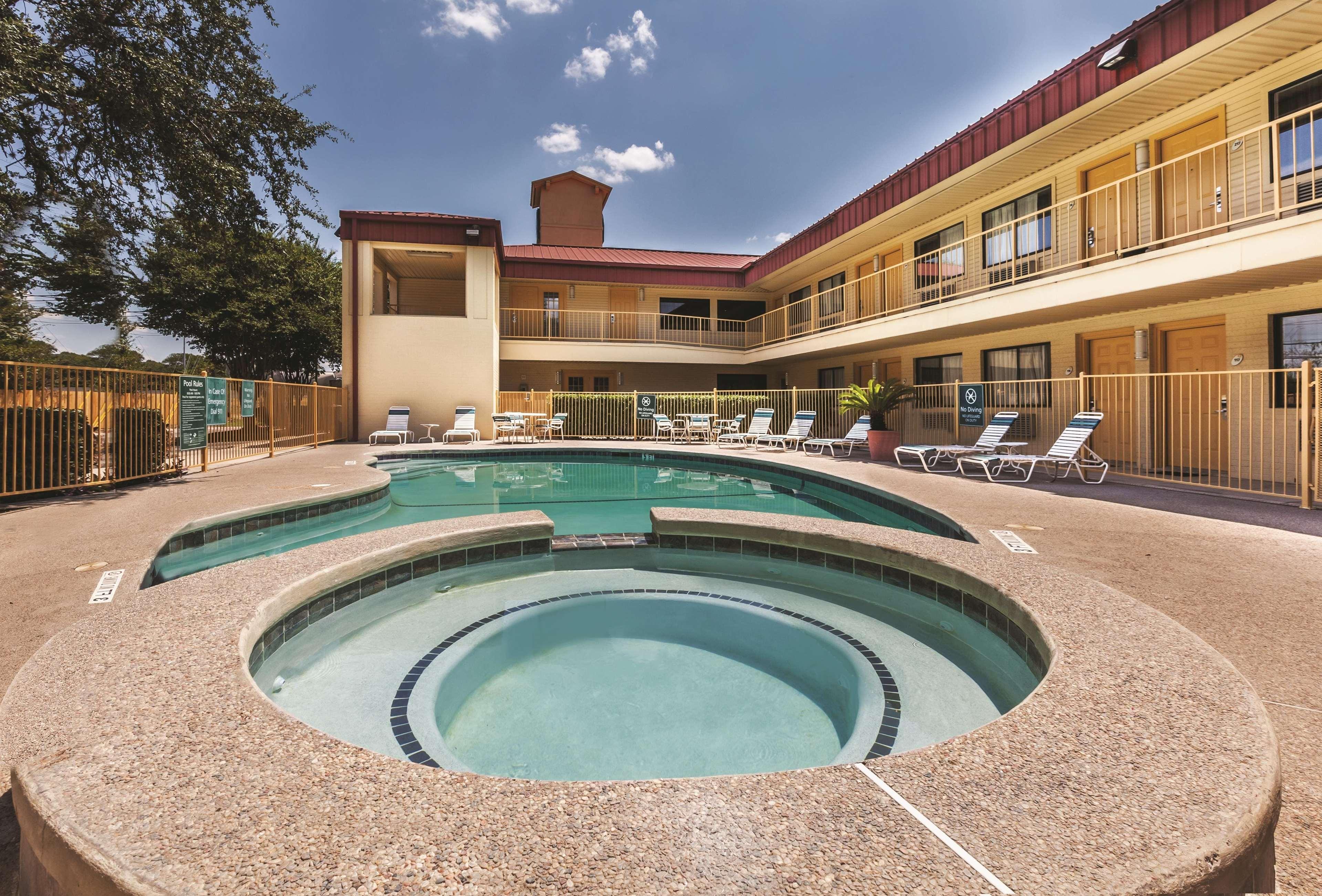 La Quinta Inn By Wyndham Сан Маркос Экстерьер фото